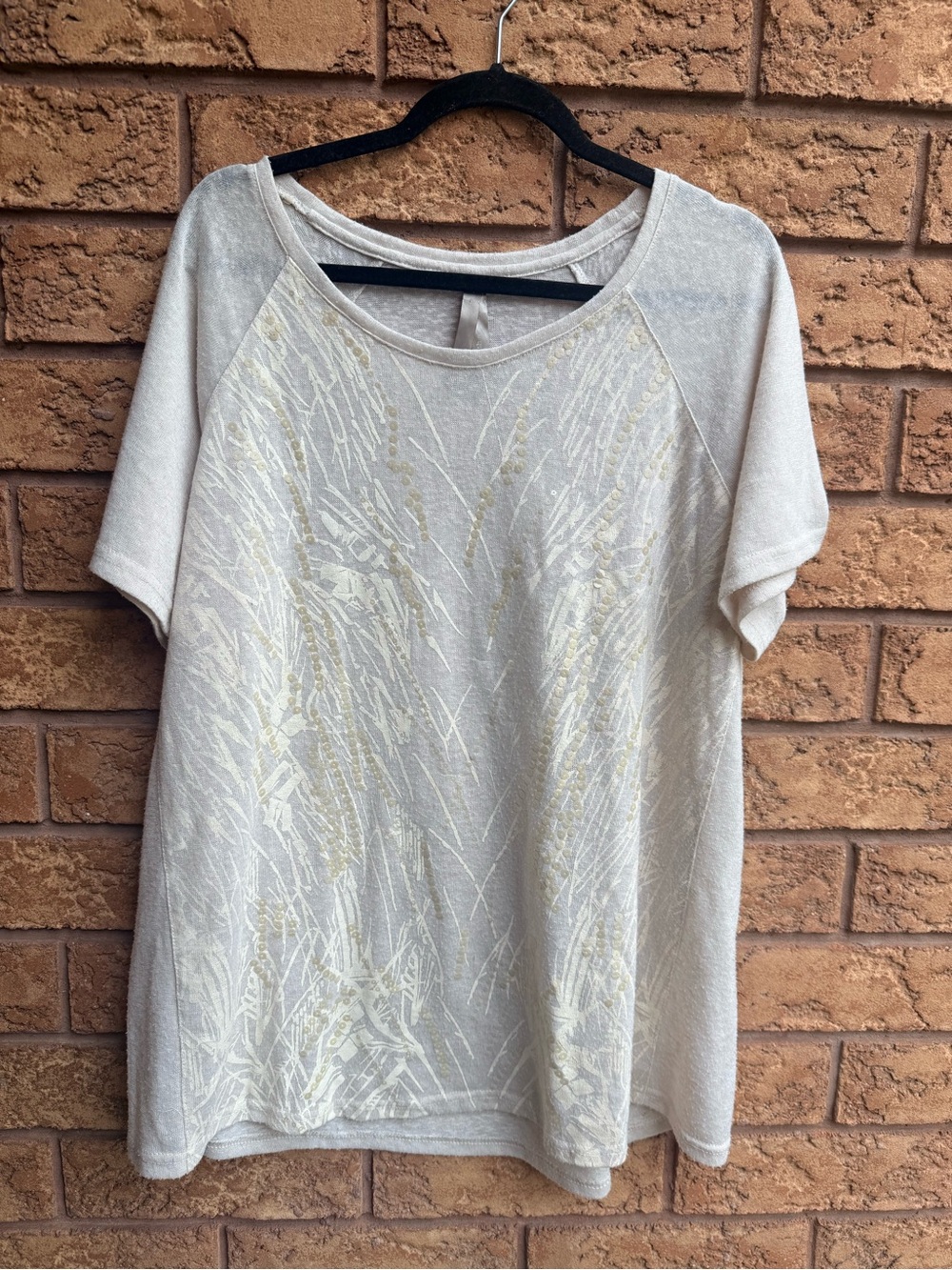 10/$25 • Penningtons Cream Sequin Sleeve Fern Leaf Pattern T-Shirt